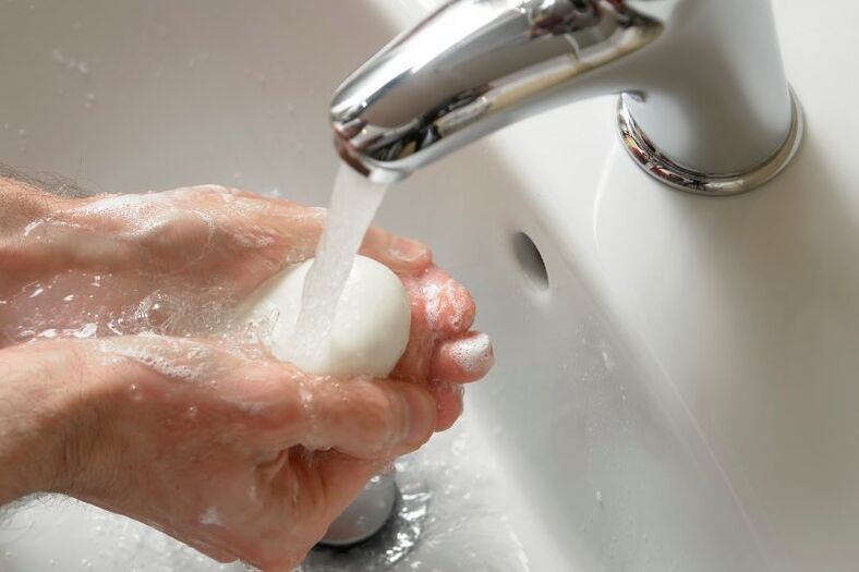 washing hands with soap to prevent worms