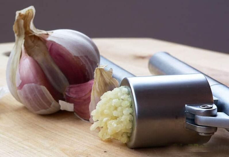 Garlic and parasites